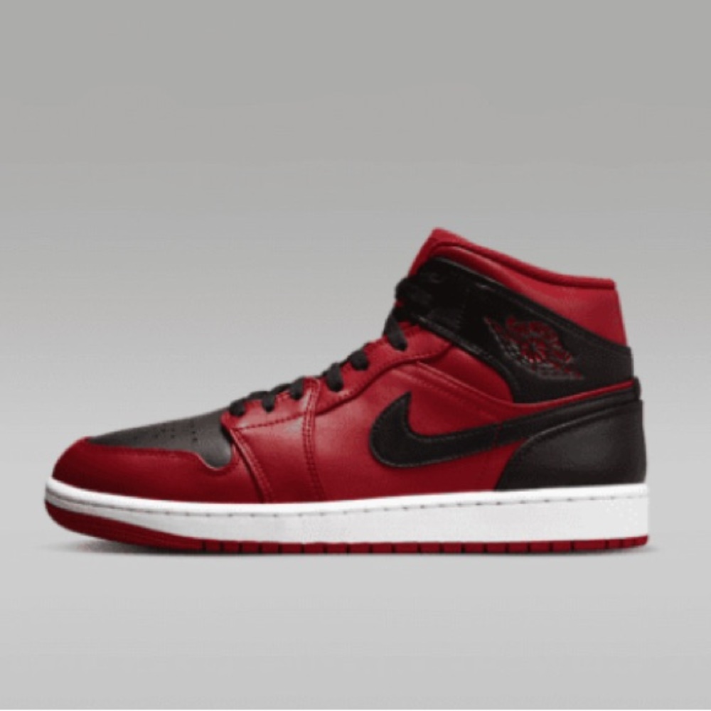 Nike Black and Red Air Jordan Mid Sneakers sz 8 men’s